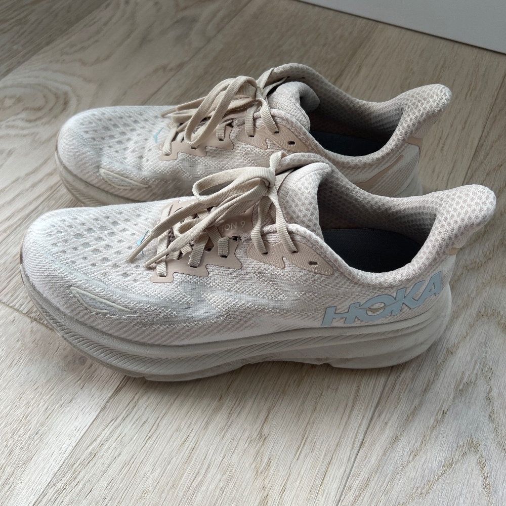 Hoka Clifton 9 women’s sneaker